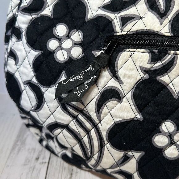 Vera Bradley Shoulder Bag Quilted Magnetic Closure Black White Floral LOOK - Picture 5 of 11